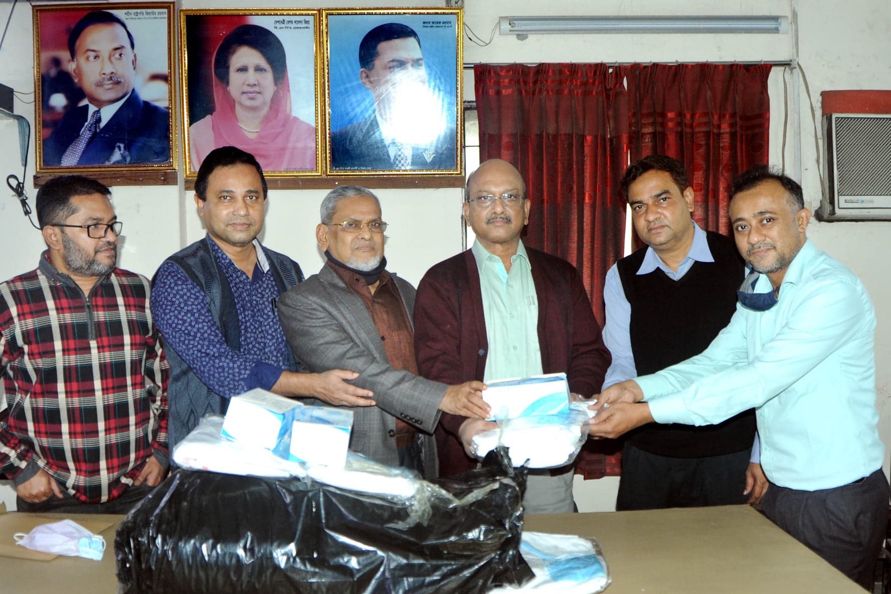 DAB gifts health and safety equipment to members of the Photojournalist Association