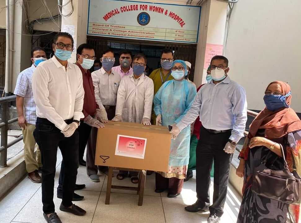 ZRF and DAB distribute PPE to doctors